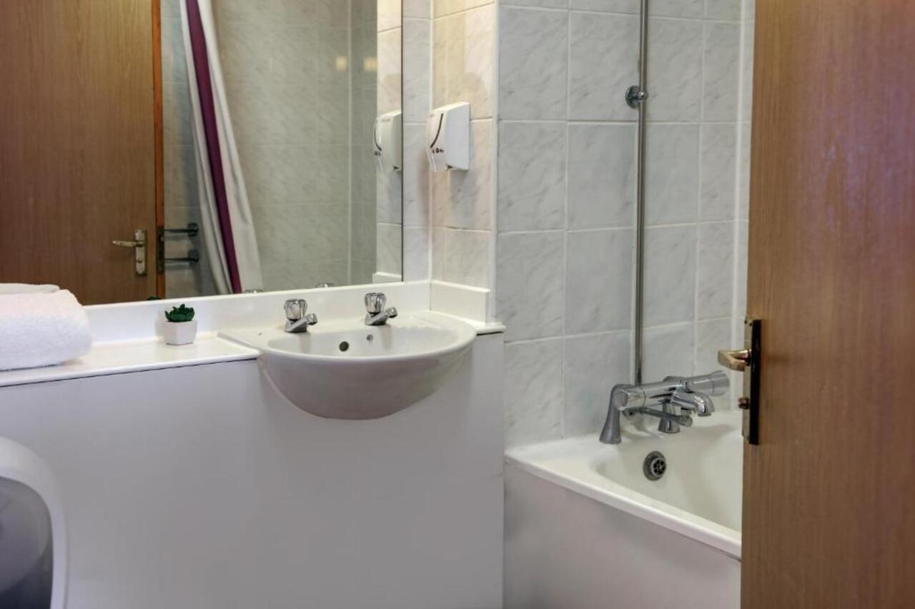 Orchid Epsom; Sure Hotel Collection By Best Western Zewnętrze zdjęcie